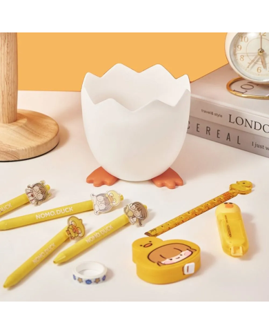 Przybornik na długopisy w kształcie skorupki jajka