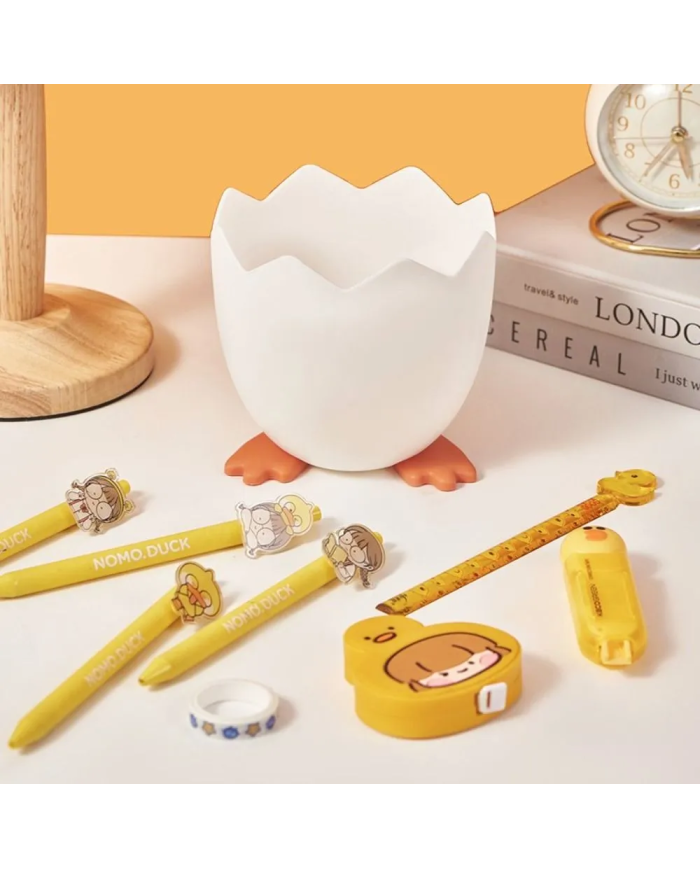 Przybornik na długopisy w kształcie skorupki jajka