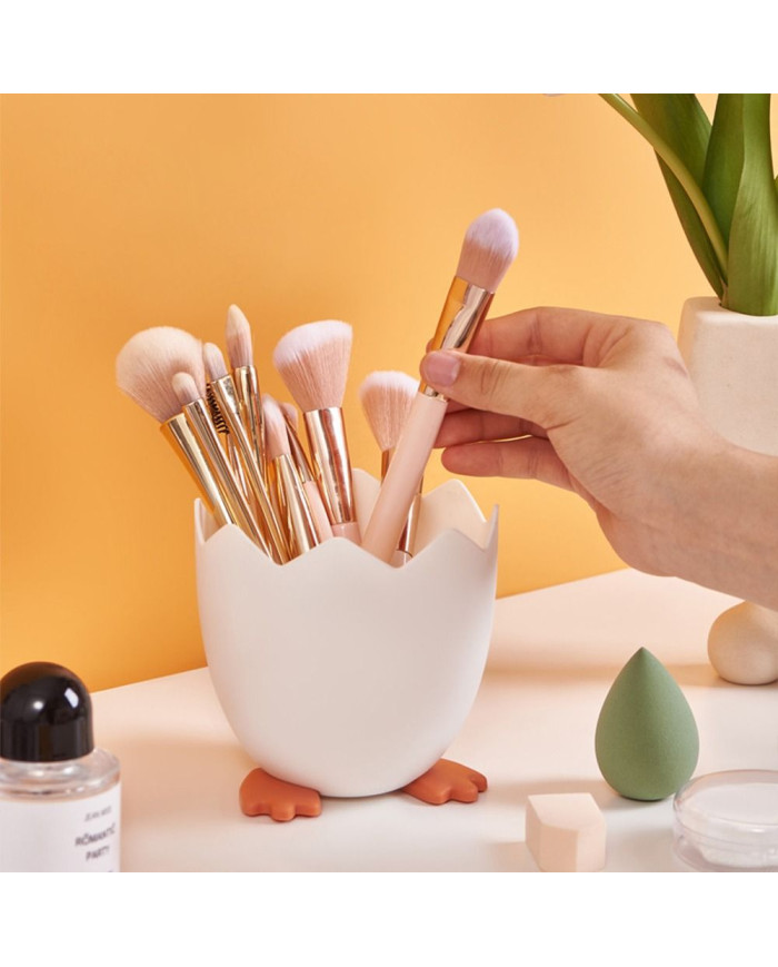 Przybornik na długopisy w kształcie skorupki jajka