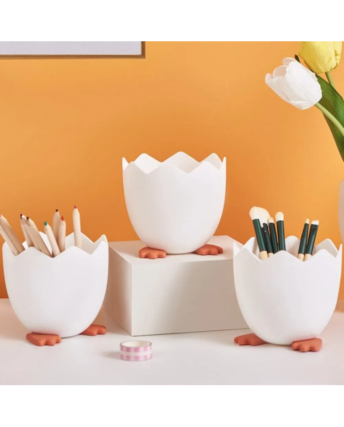 Przybornik na długopisy w kształcie skorupki jajka