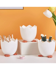 Przybornik na długopisy w kształcie skorupki jajka